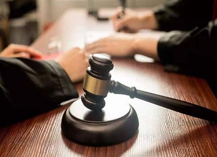 企业非法解除劳动合同员工如何维权？教你合法争取赔偿金与补偿