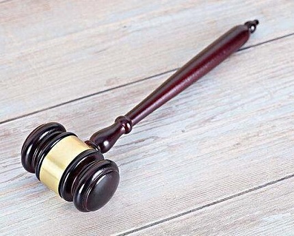 深圳男子因涉嫌刑事拘留被警方带走 刑事拘留流程及注意事项详解