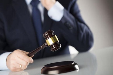 企业非法解除劳动合同如何维权？员工必知的赔偿标准与法律途径