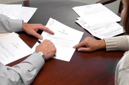 工伤索赔遇难题专业律师助您维权保障合法权益争取最大赔偿