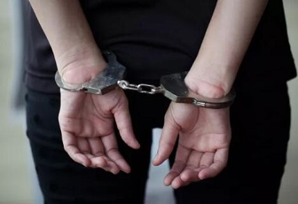 男子因涉嫌盗窃被刑事拘留 警方提醒市民注意防范扒窃案件
