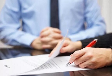 深圳企业非法辞退员工如何维权？律师教你合法争取赔偿金与补偿金