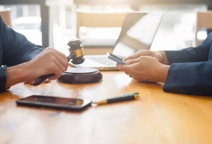 离婚财产分割指南：如何公平分配房产存款与共同财产
