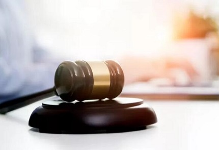 企业非法解除劳动合同如何协商赔偿？劳动者维权指南与法律依据解析