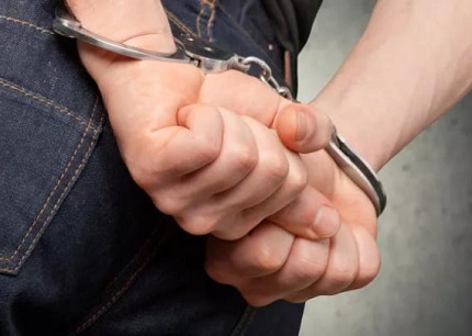 公司非法解除劳动合同怎么办？教你如何维权索要赔偿金和经济补偿金