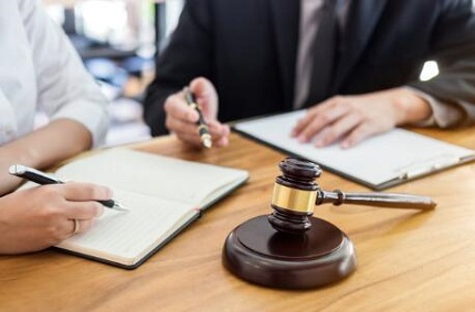 离婚房产分割指南：夫妻共同财产如何公平分配与法律依据解析